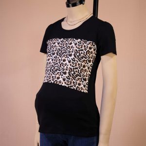 Polo de Lactancia «Wild Comfort» – Estilo y Funcionalidad
