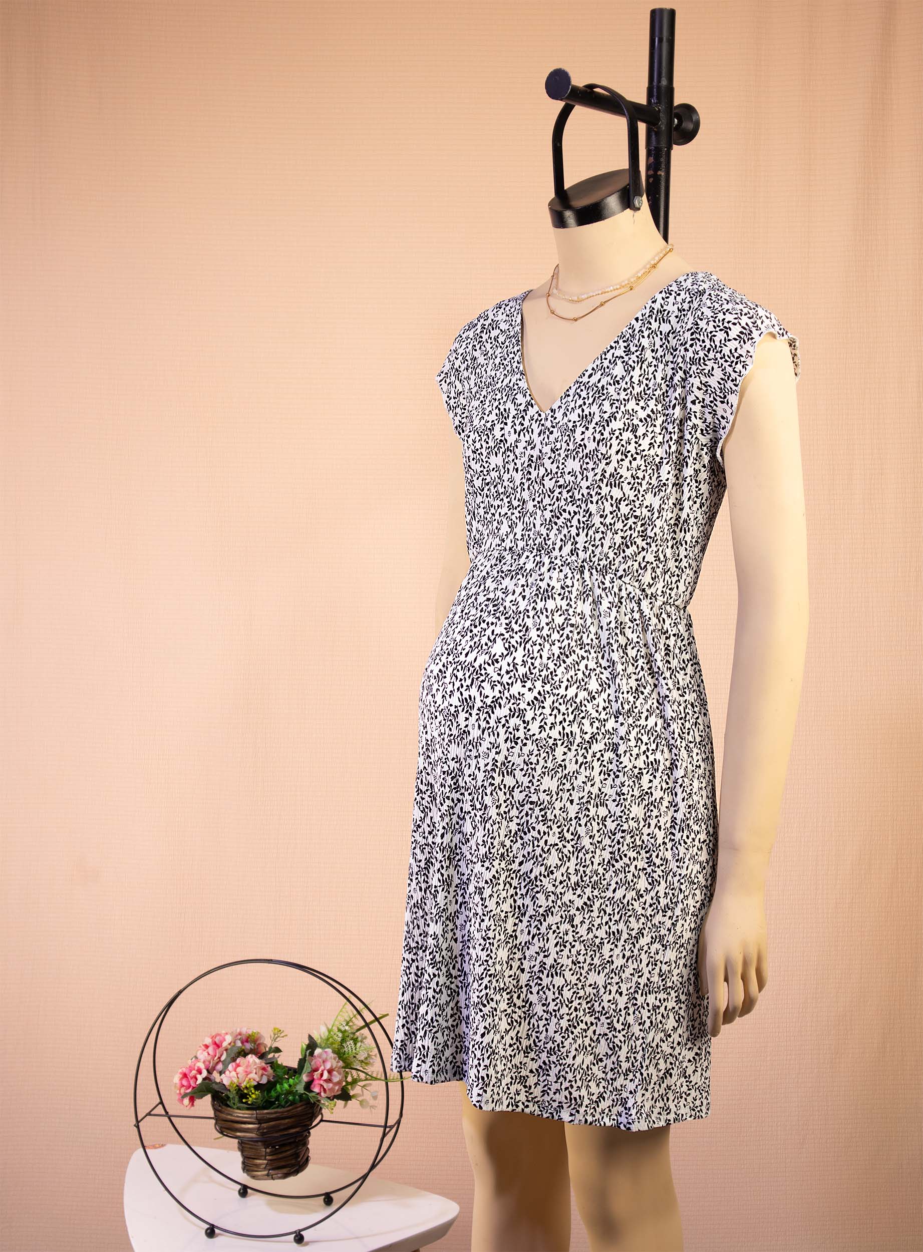 Vestido Materno "Black & White Botanical" – Elegancia Atemporal