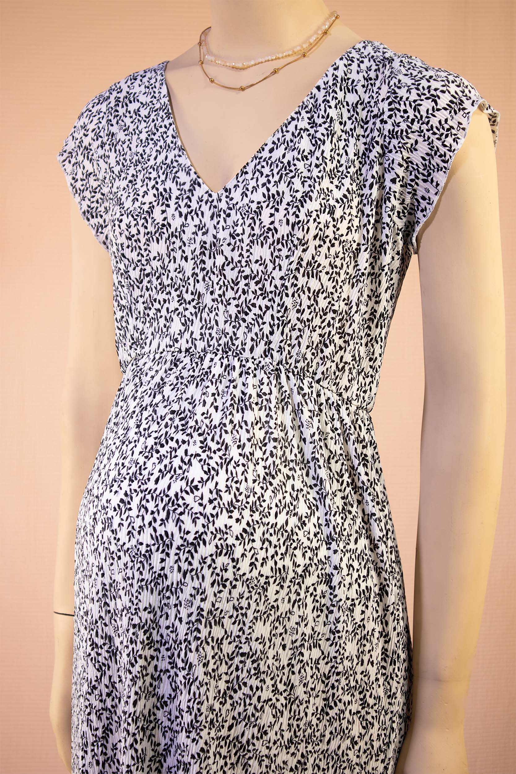 Vestido Materno "Black & White Botanical" – Elegancia Atemporal - Imagen 2
